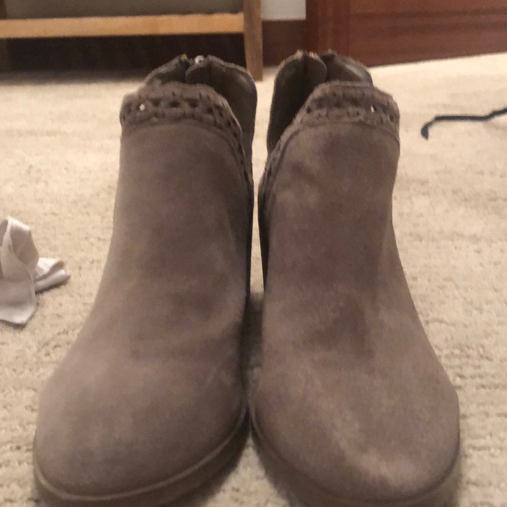 Shoes - Picture 4 of 6